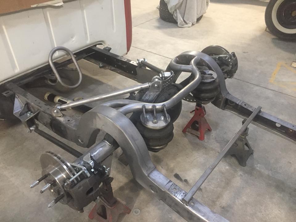 40768655_1902250419835312_6191826214865338368_n